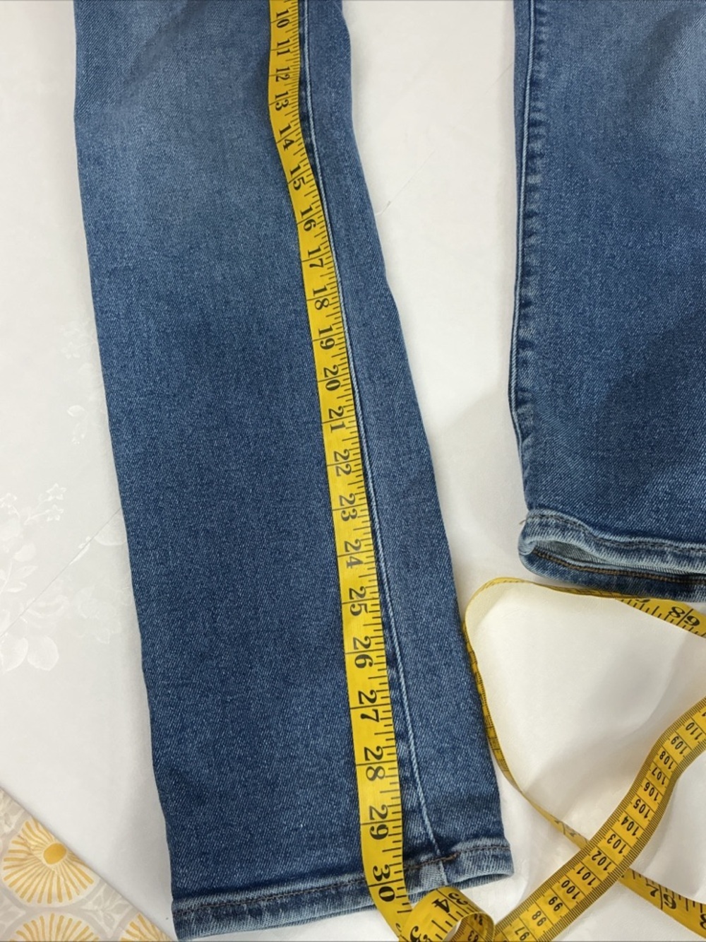 Madewell High-Rise Straight Jeans in Medium Blue Wash - Picture 5 of 5